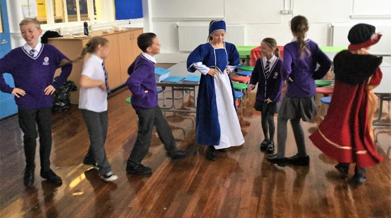 Year 5 enjoy a Tudor banquet